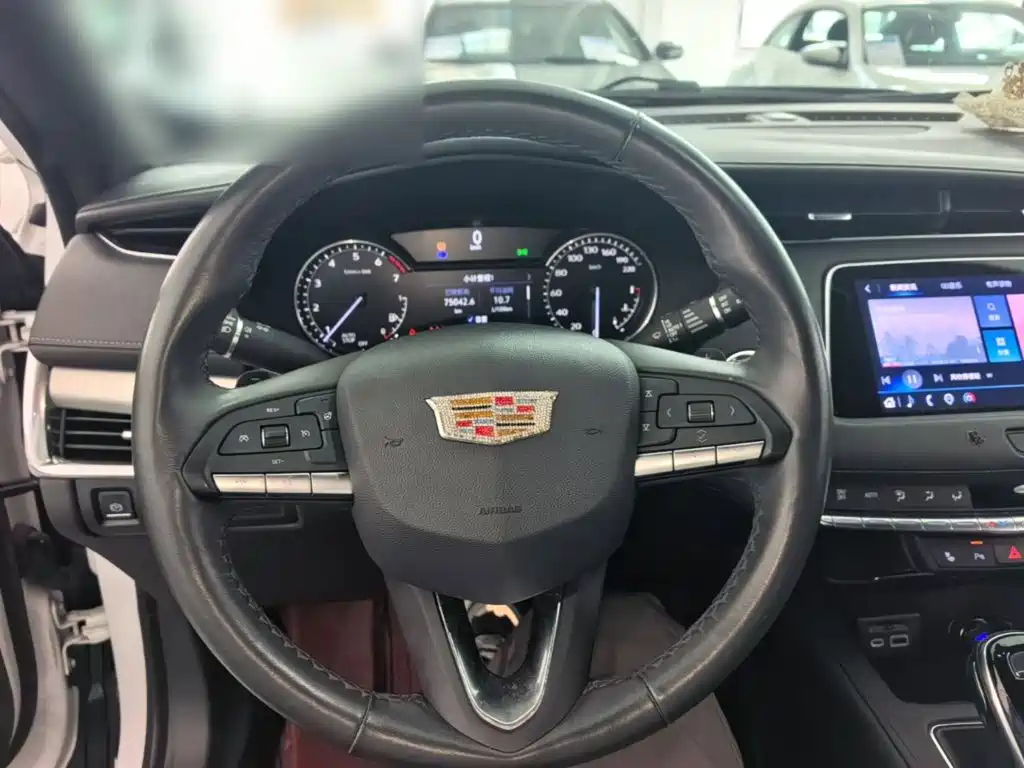 Cadillac XT4 — фото 10