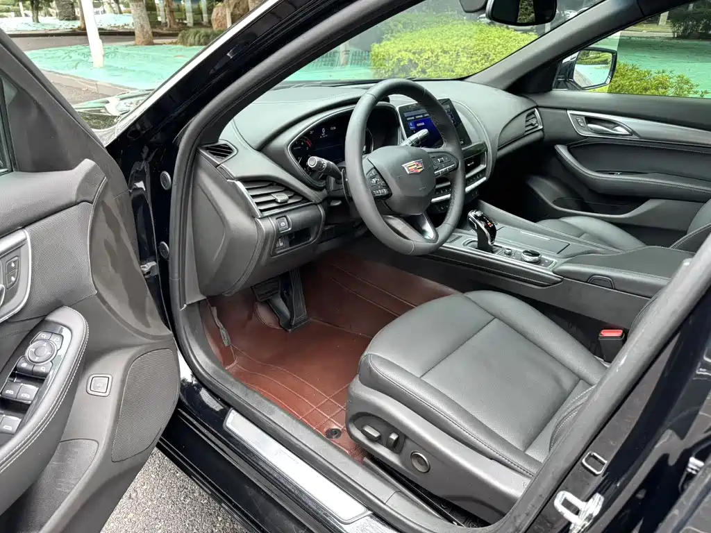 Cadillac CT5 — фото 9