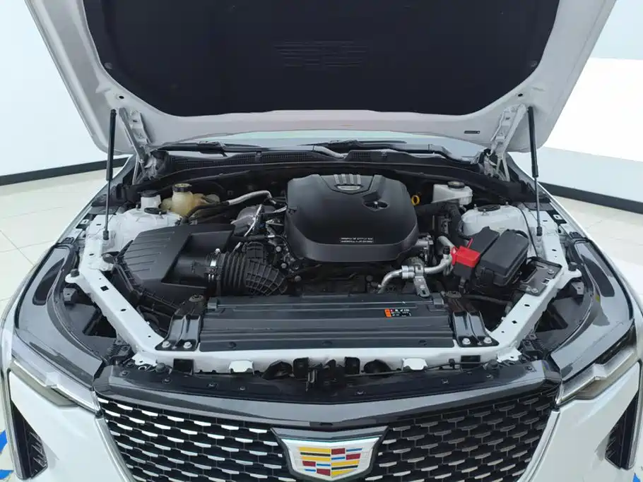 Cadillac CT4 — фото 10