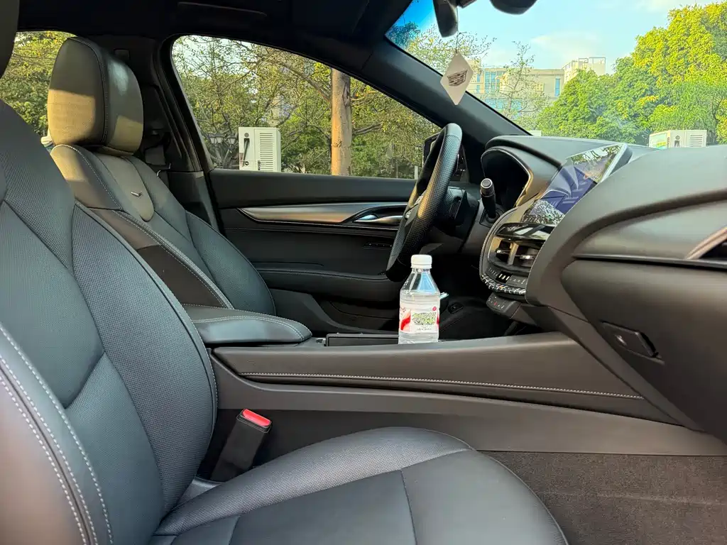 Cadillac CT5 — фото 11