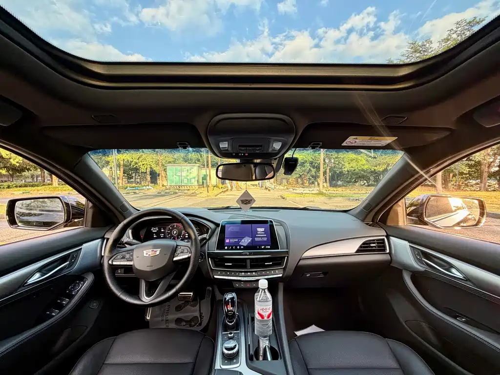 Cadillac CT5 — фото 13