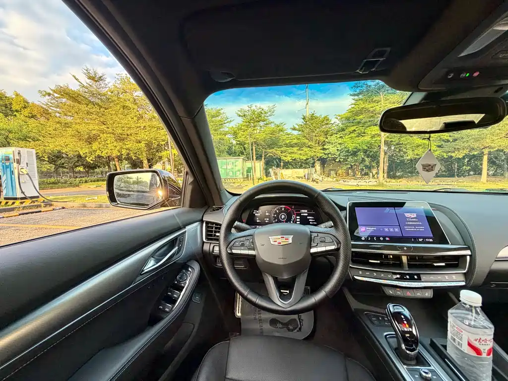 Cadillac CT5 — фото 14