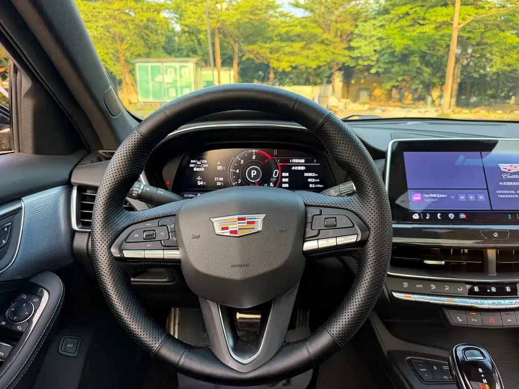 Cadillac CT5 — фото 16