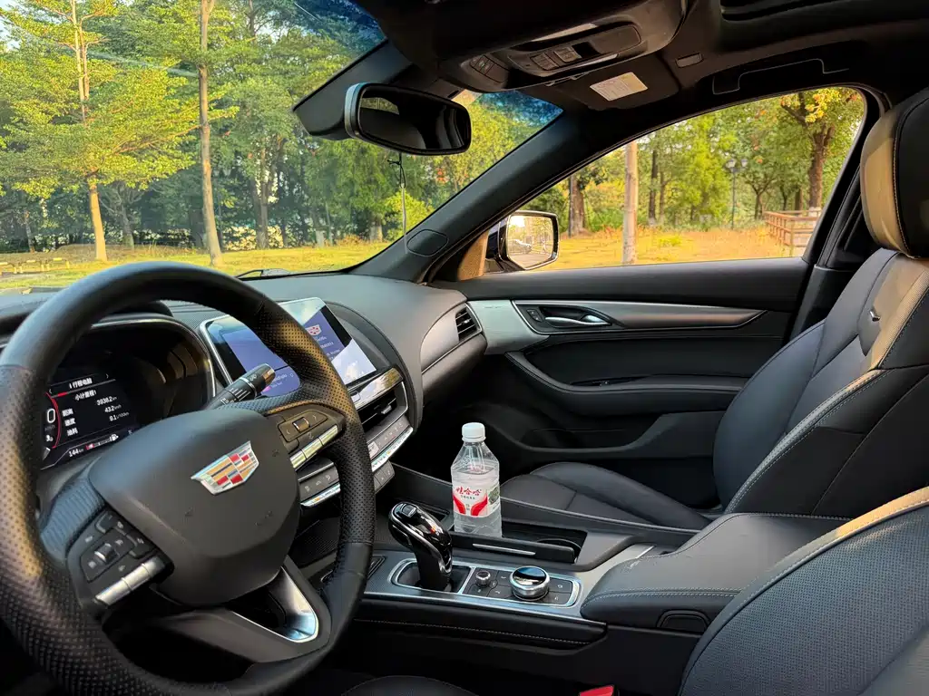 Cadillac CT5 — фото 19