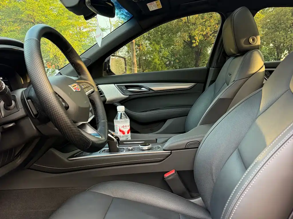 Cadillac CT5 — фото 9
