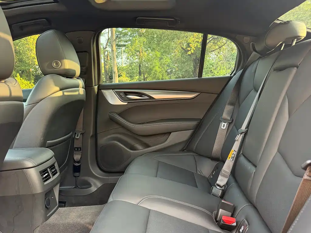 Cadillac CT5 — фото 10