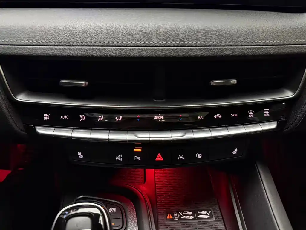 Cadillac CT5 — фото 15