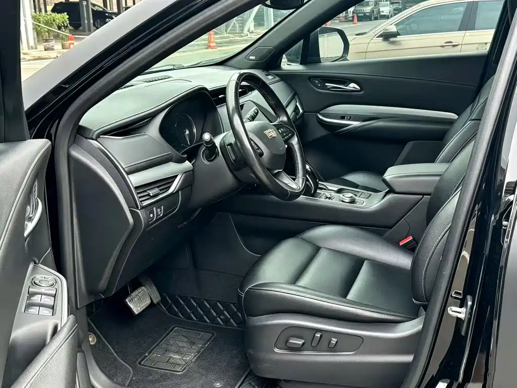Cadillac XT4 — фото 4