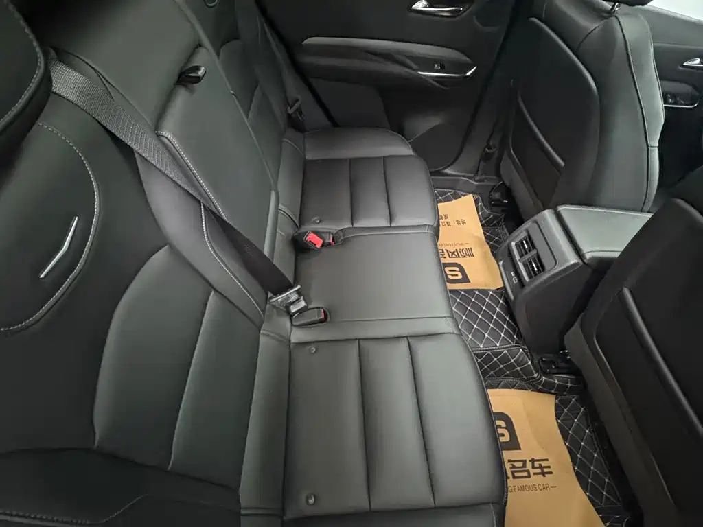 Cadillac XT4 — фото 11
