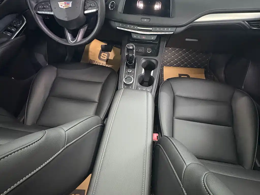Cadillac XT4 — фото 13