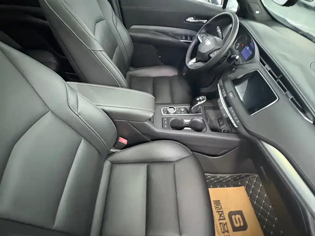 Cadillac XT4 — фото 7