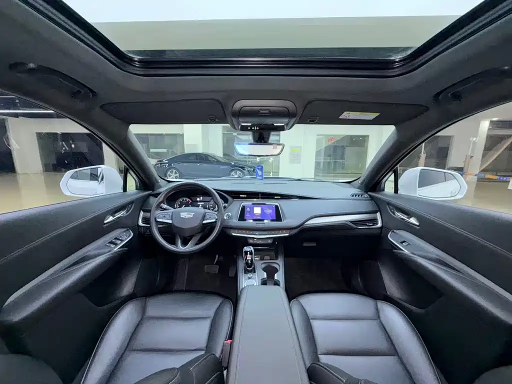 Cadillac XT4 — фото 8
