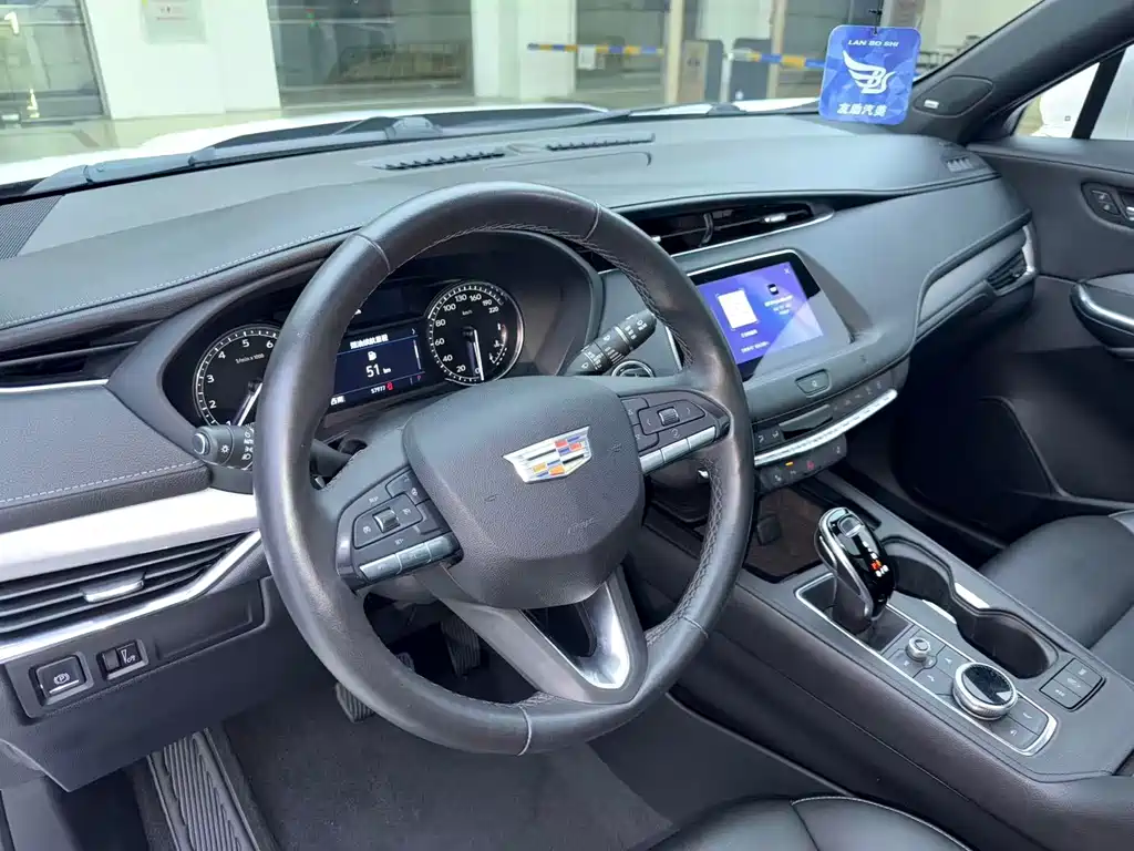 Cadillac XT4 — фото 9