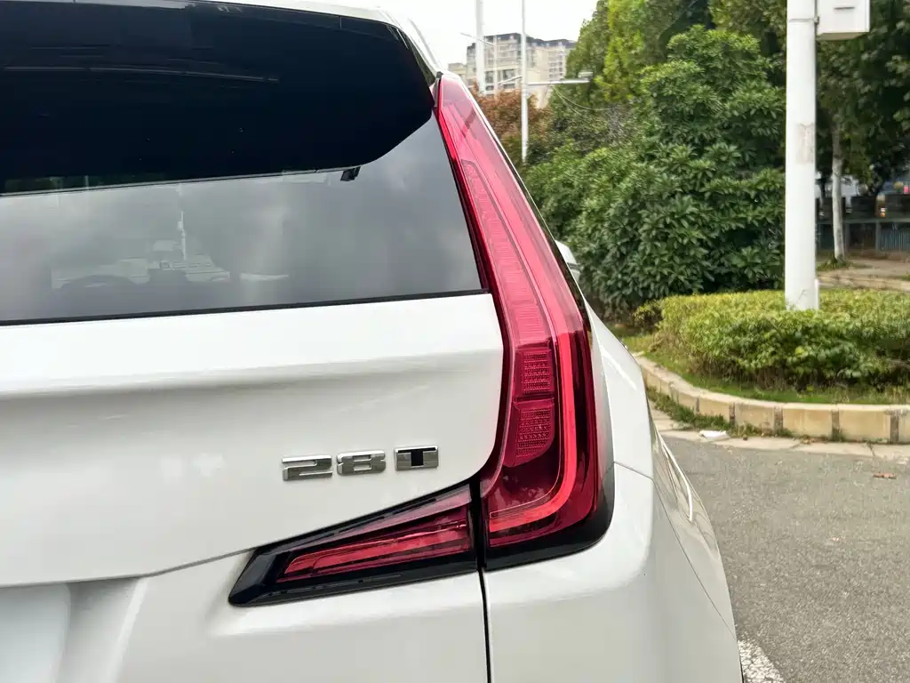 Cadillac XT4 — фото 14