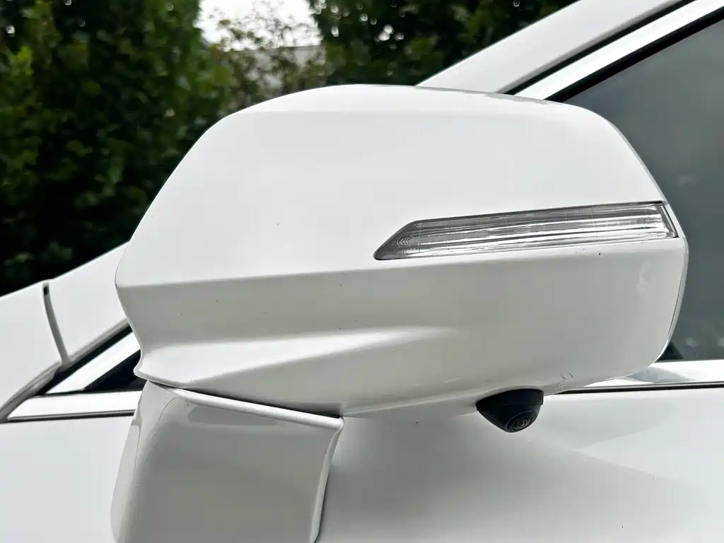Cadillac XT4 — фото 17