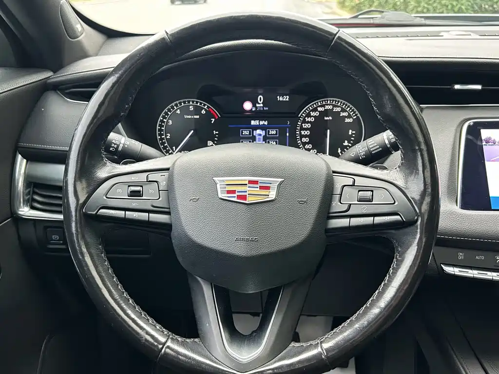 Cadillac XT4 — фото 5