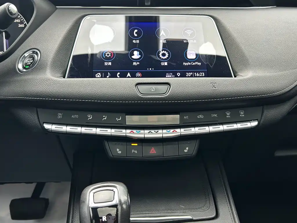 Cadillac XT4 — фото 7