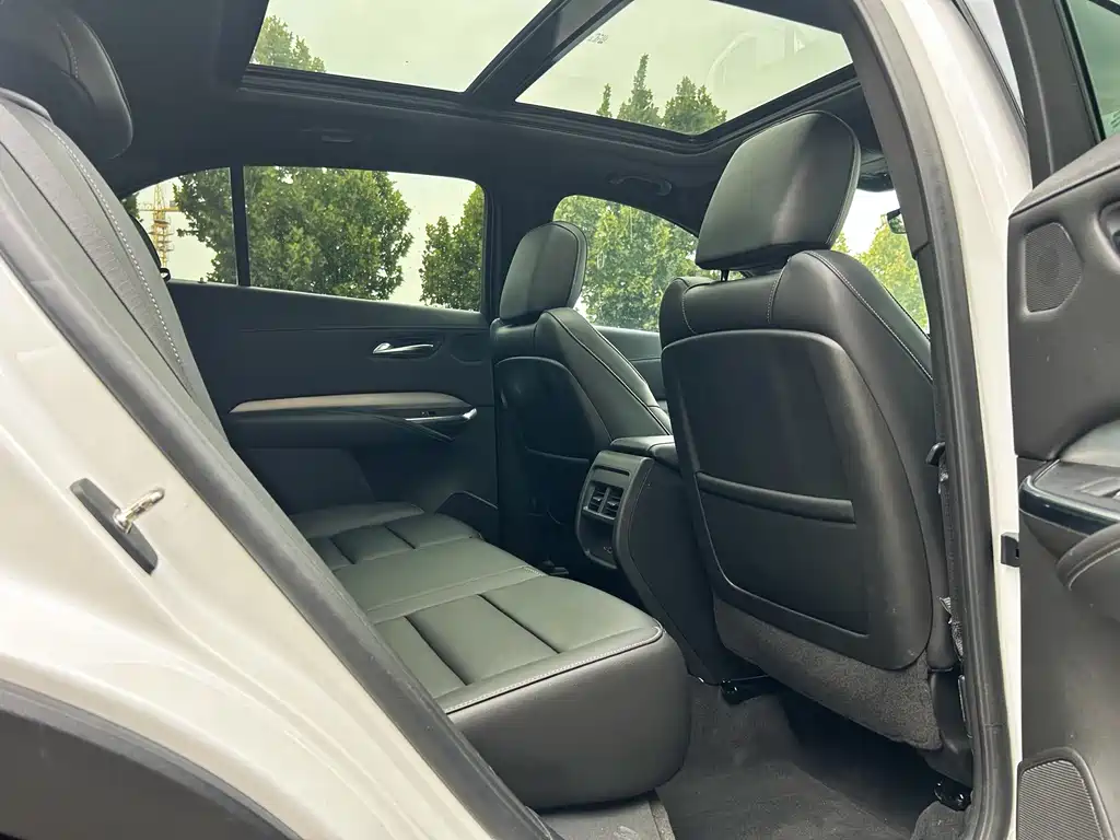 Cadillac XT4 — фото 10