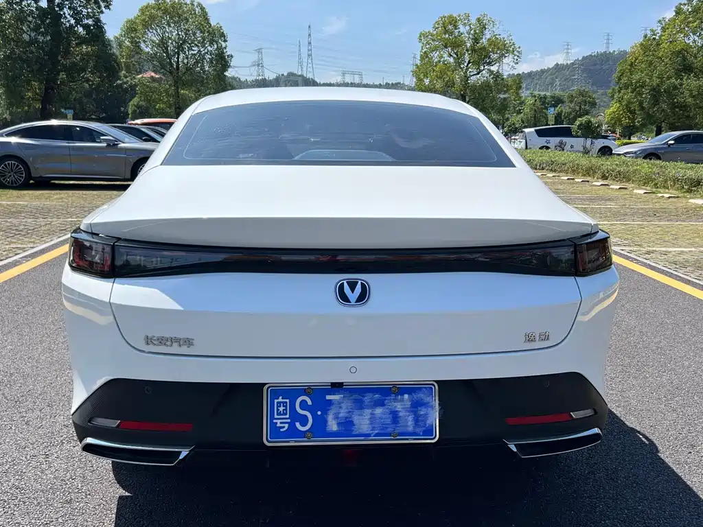 Changan Eado — фото 4