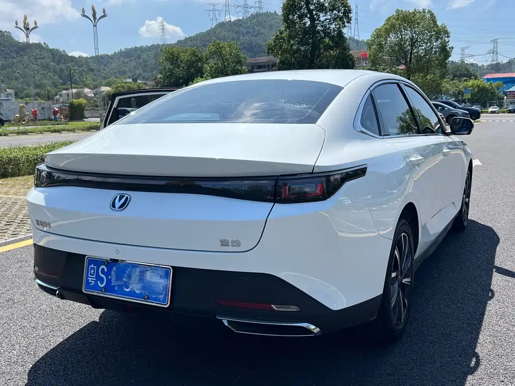 Changan Eado — фото 5