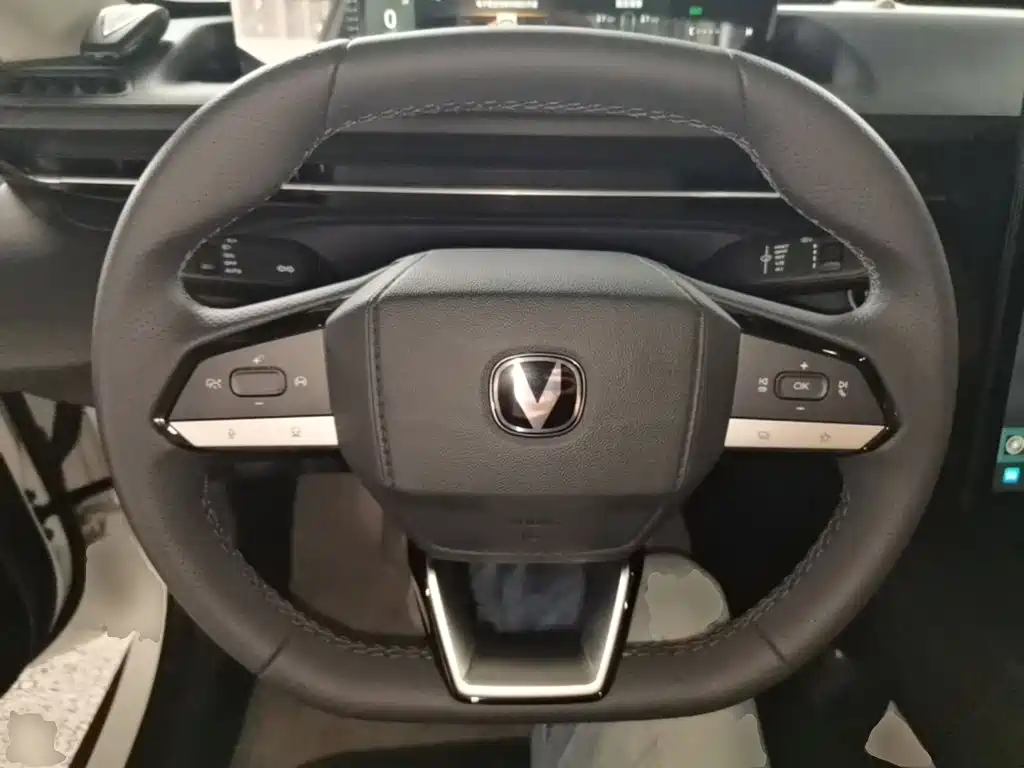 Changan Eado — фото 10