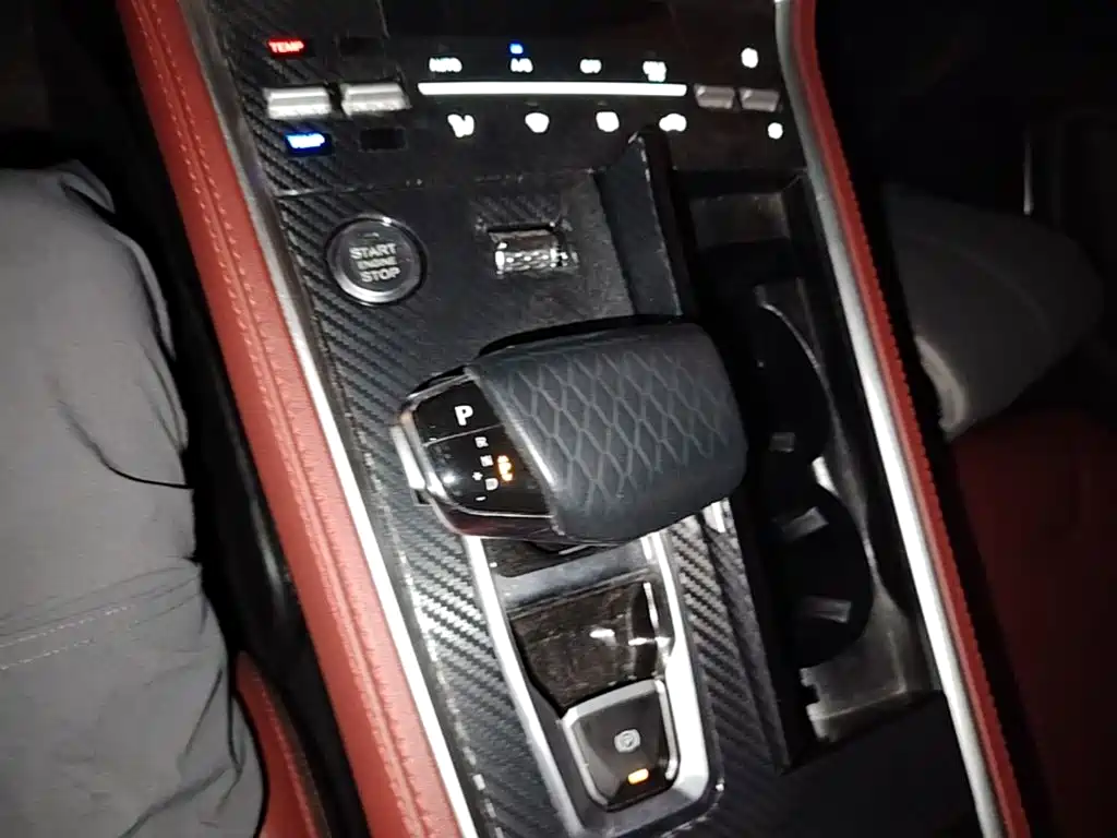 Changan CS85 COUPE — фото 13