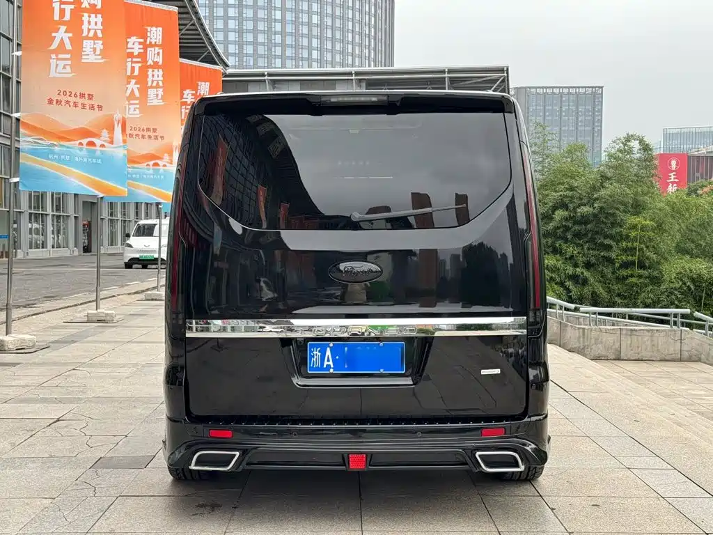 Ford Tourneo — фото 3