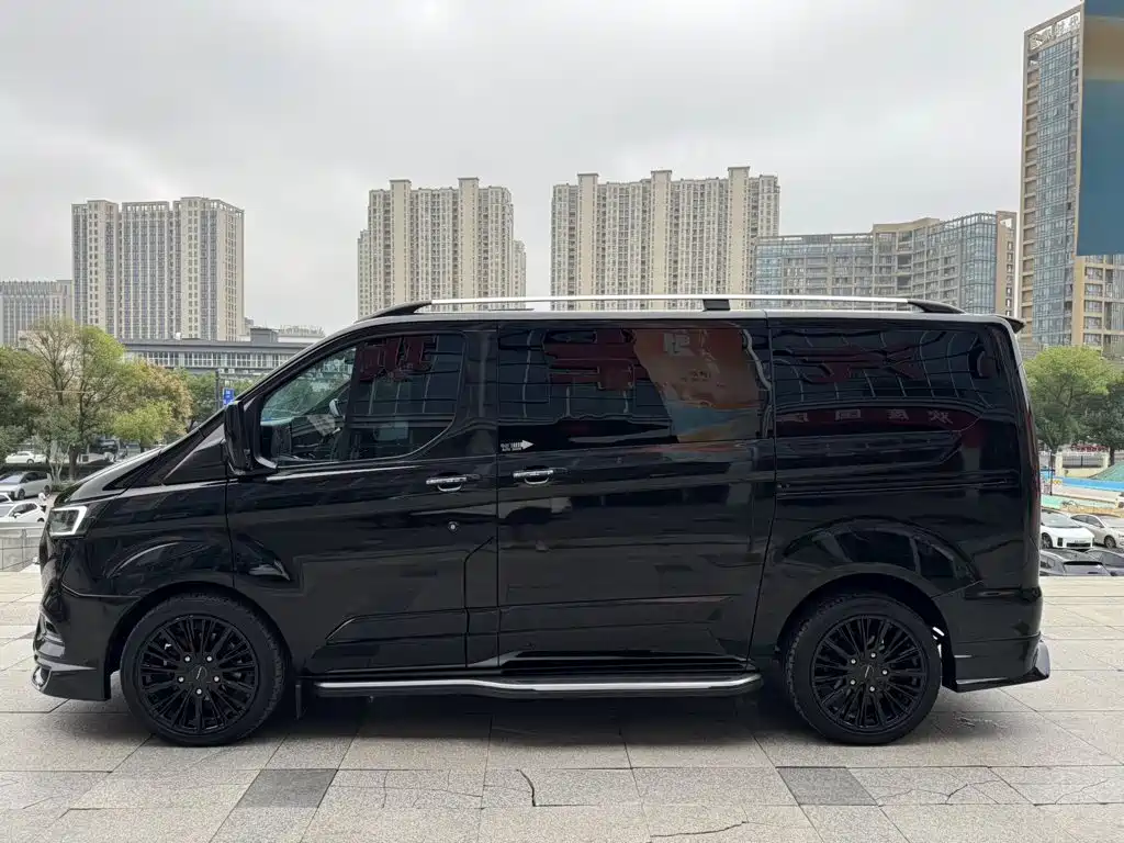 Ford Tourneo — фото 5