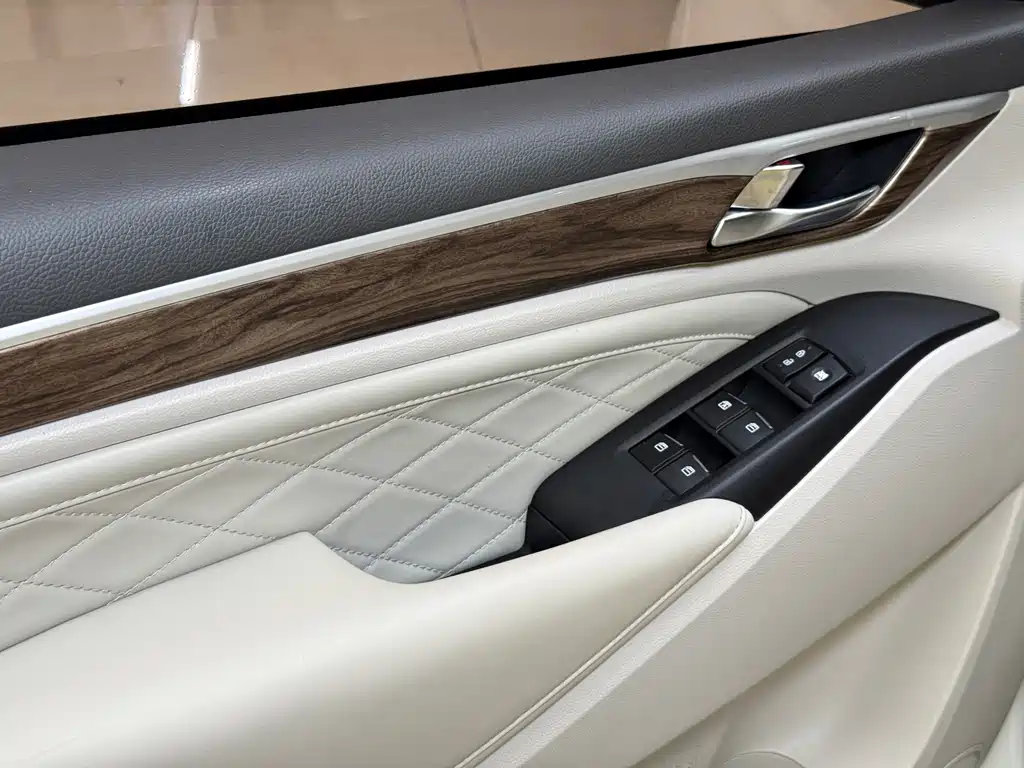 GAC Motor Trumpchi M8 — фото 14