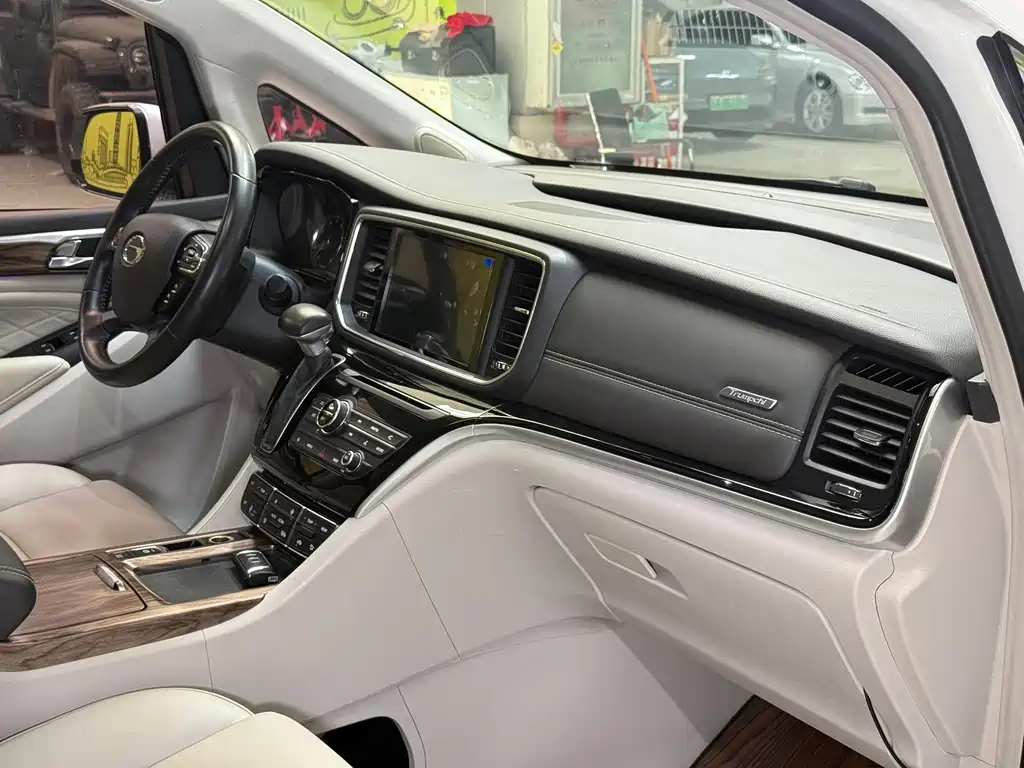GAC Motor Trumpchi M8 — фото 21