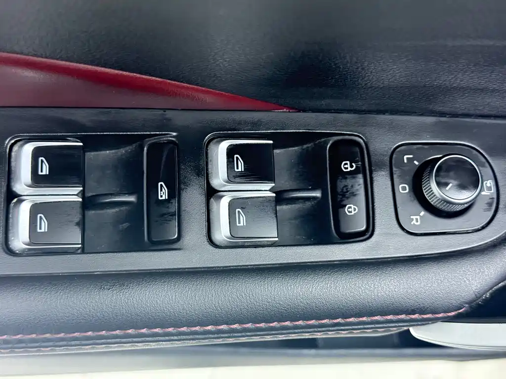 Geely Binyue — фото 14
