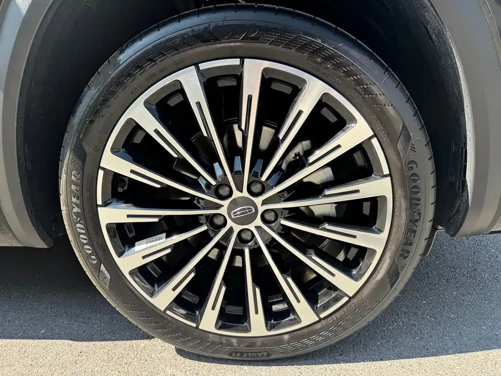 Geely Xingyue L — фото 20