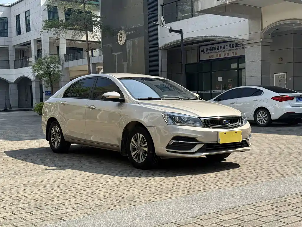 Geely Emgrand — фото 3