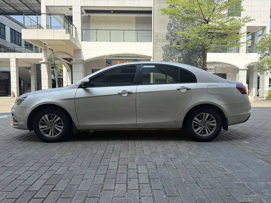 Geely Emgrand — фото 10