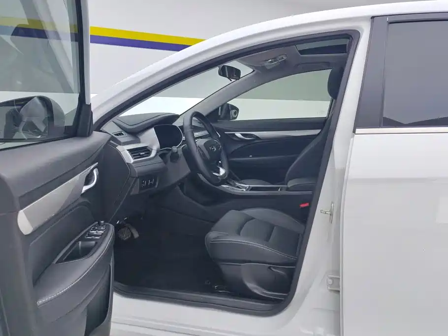 Geely Emgrand — фото 9