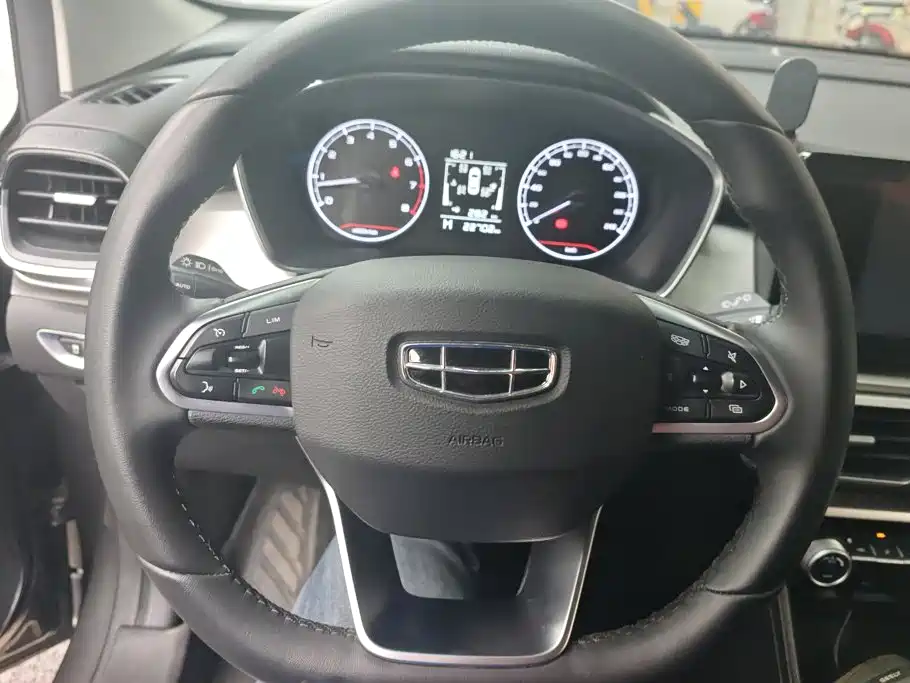 Geely Binyue — фото 15