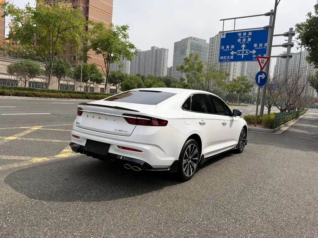 Geely Preface — фото 13
