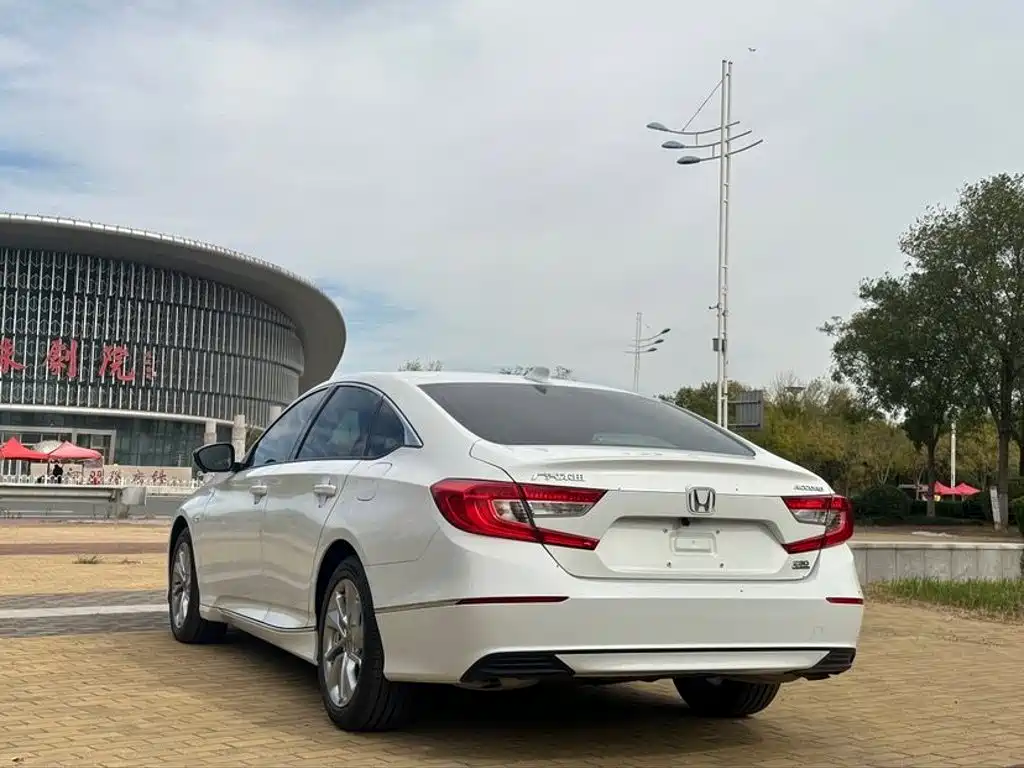 Honda Accord — фото 6