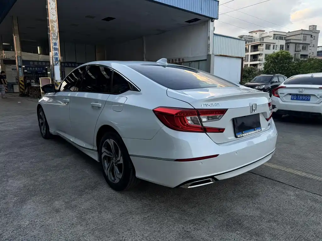 Honda Accord — фото 4