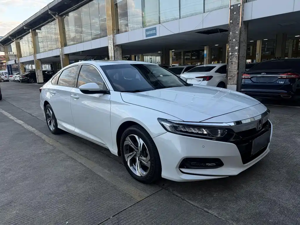 Honda Accord — фото 7