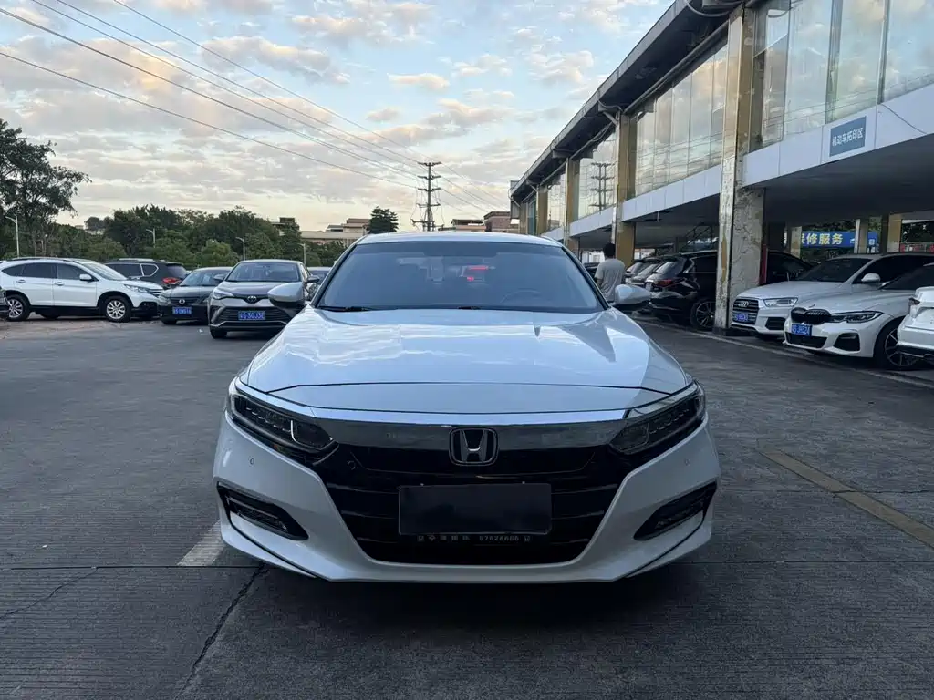 Honda Accord — фото 10