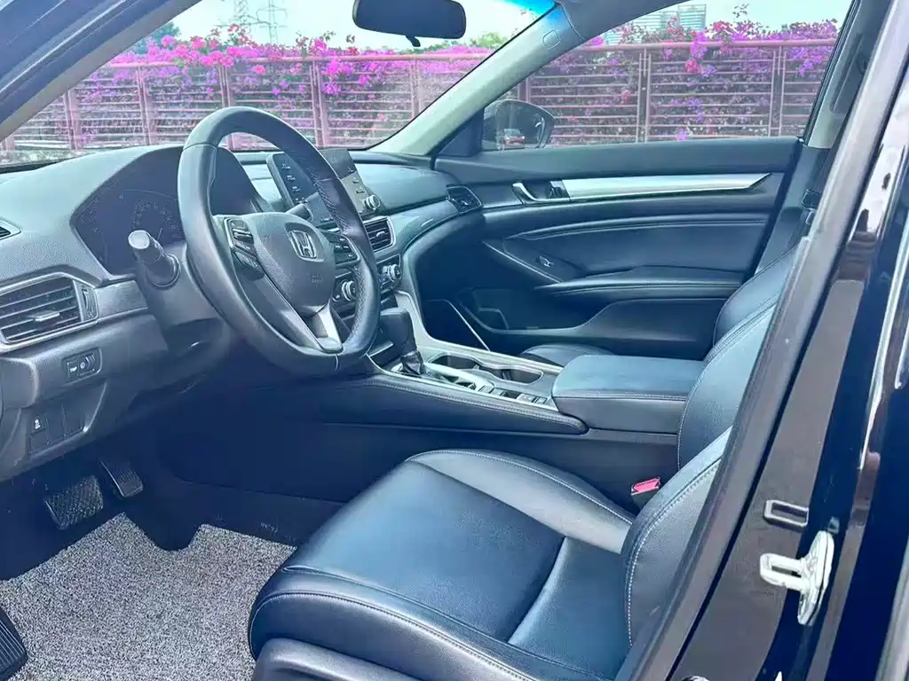 Honda Accord — фото 7