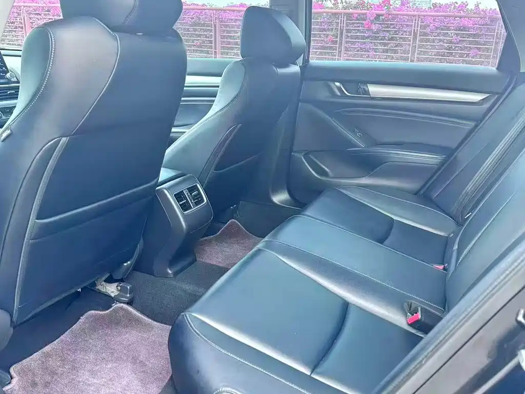 Honda Accord — фото 8