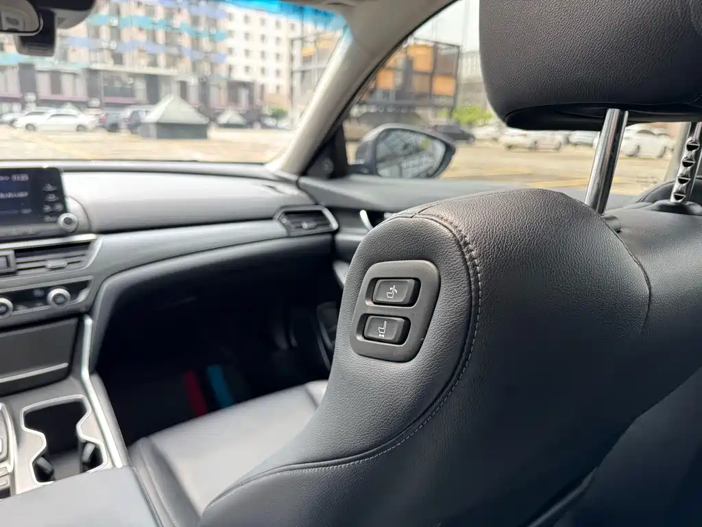 Honda Accord — фото 20