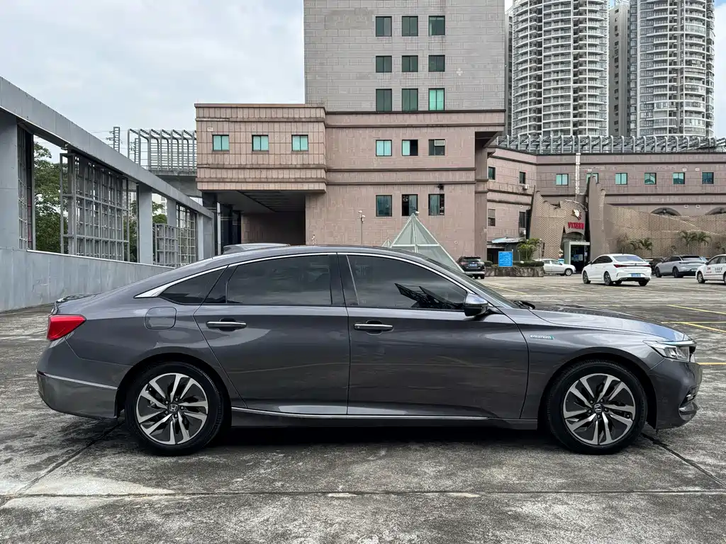 Honda Accord — фото 30