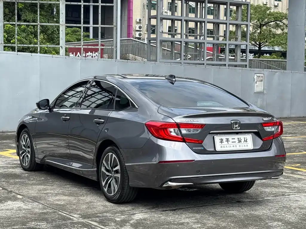 Honda Accord — фото 10
