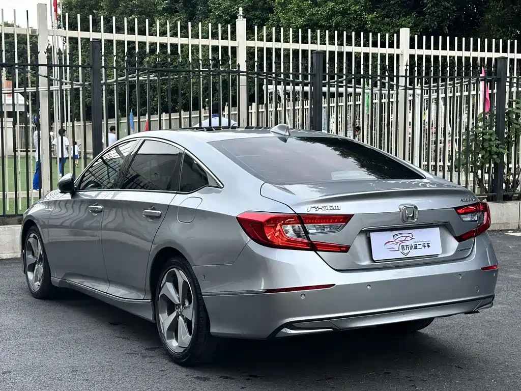 Honda Accord — фото 12