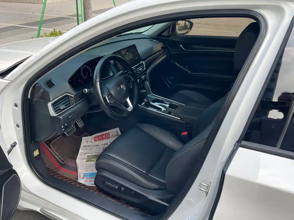 Honda Accord — фото 8
