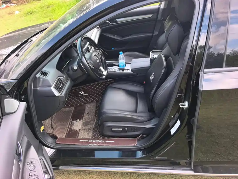 Honda Accord — фото 9
