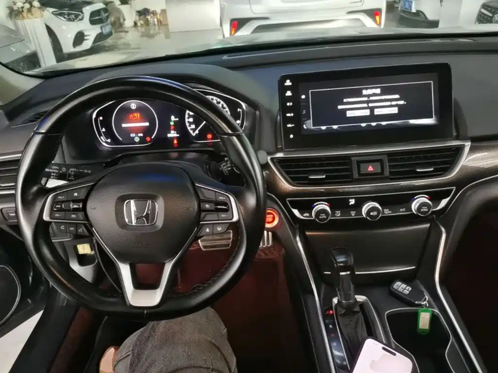 Honda Accord — фото 9